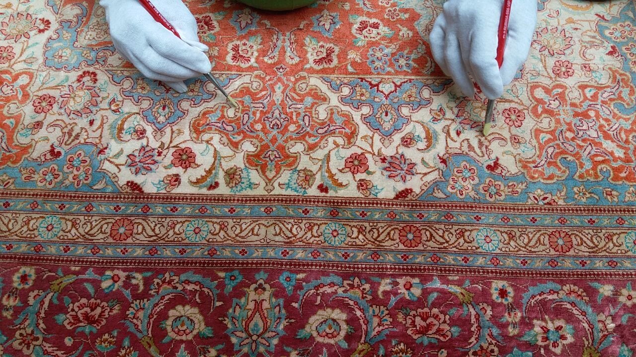 How to clean luxury silk rugs [Guide to cleaning luxury silk rugs]